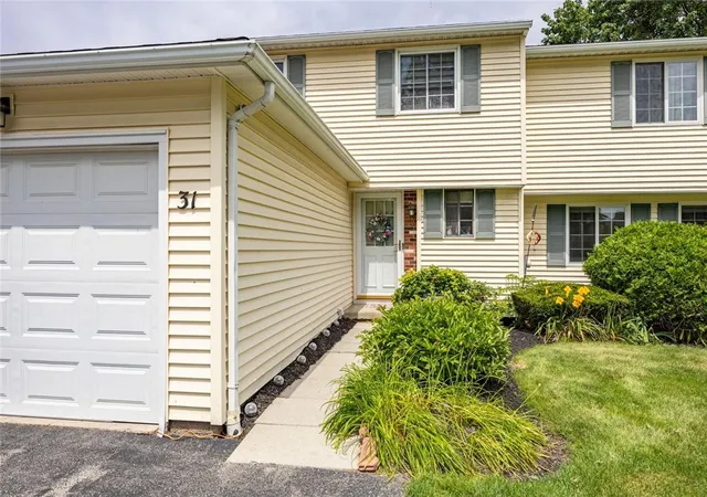 Photo 3 of Sale Pending at 31 Arbor Ct, Fairport, NY 14450 | MLS# R1702925 | Listing updated on 2026-08-17