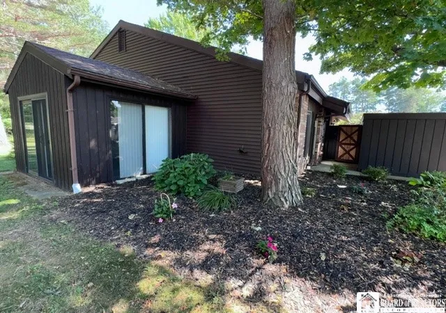 Photo 3 of Single family home for sale at 26 Susann Ct, Fredonia, NY 14063 | MLS# R1703776 | Listing updated on 2026-09-15