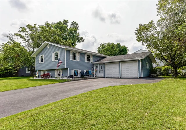 Photo 3 of Sale Pending at 66 Pinebriar Dr, Rochester, NY 14616 | MLS# R1703402 | Listing updated on 2026-08-10