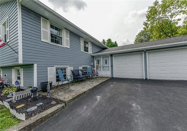 Photo 4 of Sale Pending at 66 Pinebriar Dr, Rochester, NY 14616 | MLS# R1703402 | Listing updated on 2026-08-10