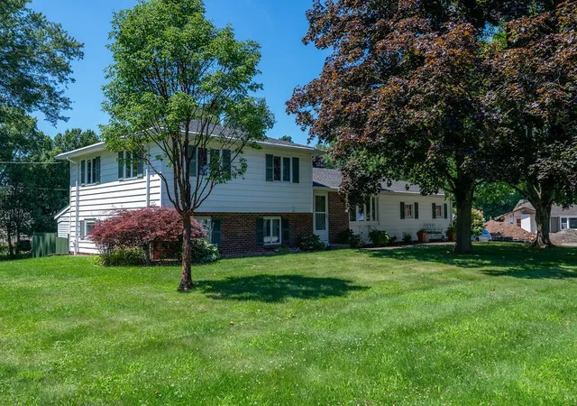 Photo 1 of Sale Pending at 128 Thorncliff Rd, Spencerport, NY 14559 | MLS# R1702830 | Listing updated on 2026-08-13