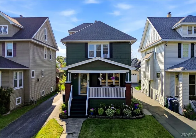 Photo 3 of Sale Pending at 754 Parkside Ave, Buffalo, NY 14216 | MLS# B1701902 | Listing updated on 2026-08-26