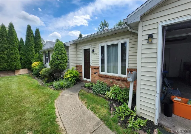 Photo 3 of Sale Pending at 1495 Dangelo Dr, North Tonawanda, NY 14120 | MLS# B1703643 | Listing updated on 2026-08-11