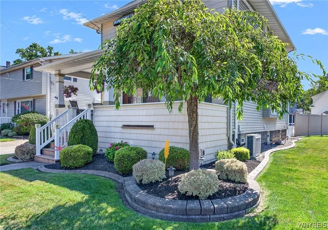 Photo 3 of Sale Pending at 231 Jackson Ave, North Tonawanda, NY 14120 | MLS# B1703116 | Listing updated on 2026-08-31