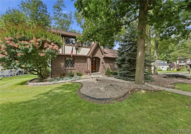 Photo 3 of Sale Pending at 3 Jasmine Ct, East Amherst, NY 14051 | MLS# B1703460 | Listing updated on 2026-08-04