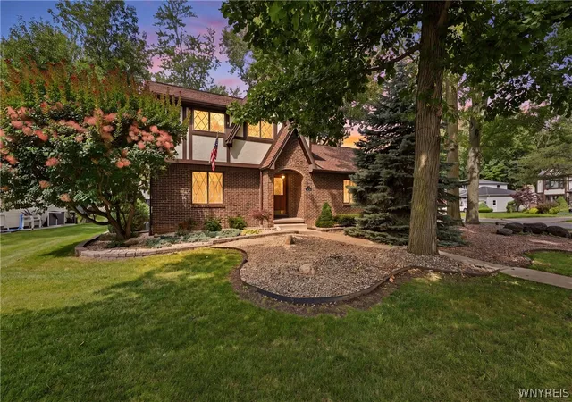 Photo 4 of Sale Pending at 3 Jasmine Ct, East Amherst, NY 14051 | MLS# B1703460 | Listing updated on 2026-08-04
