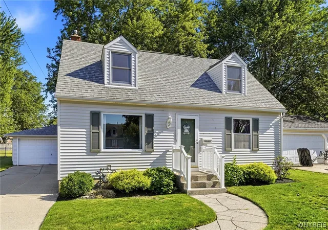 Photo 2 of Sale Pending at 16 Woodcrest Ct, Buffalo, NY 14225 | MLS# B1703423 | Listing updated on 2026-08-13