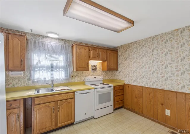 Photo 2 of Sale Pending at 120 Smokey Holw Rd, Baldwinsville, NY 13027 | MLS# S1703171 | Listing updated on 2026-08-08