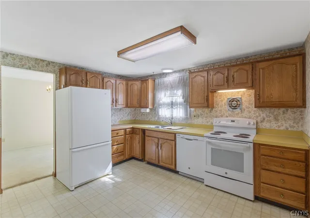 Photo 3 of Sale Pending at 120 Smokey Holw Rd, Baldwinsville, NY 13027 | MLS# S1703171 | Listing updated on 2026-08-08