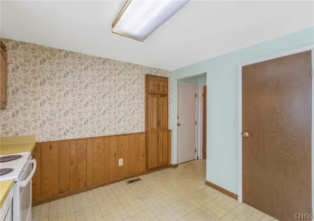 Photo 4 of Sale Pending at 120 Smokey Holw Rd, Baldwinsville, NY 13027 | MLS# S1703171 | Listing updated on 2026-08-08