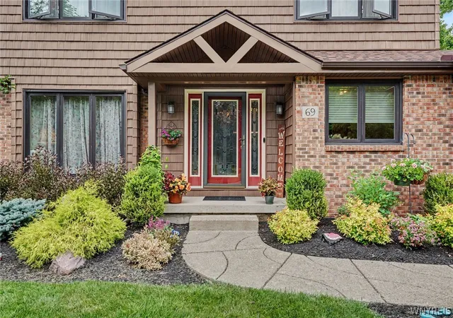 Photo 2 of Sale Pending at 69 Old Orchard Ln, Orchard Park, NY 14127 | MLS# B1702195 | Listing updated on 2026-08-18