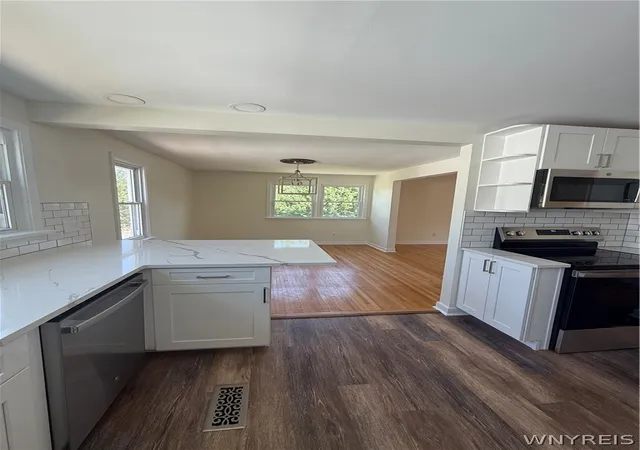 Photo 3 of Sale Pending at 113 Argyle Ave, Buffalo, NY 14226 | MLS# B1703354 | Listing updated on 2026-08-21