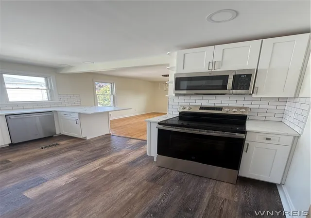 Photo 4 of Sale Pending at 113 Argyle Ave, Buffalo, NY 14226 | MLS# B1703354 | Listing updated on 2026-08-21