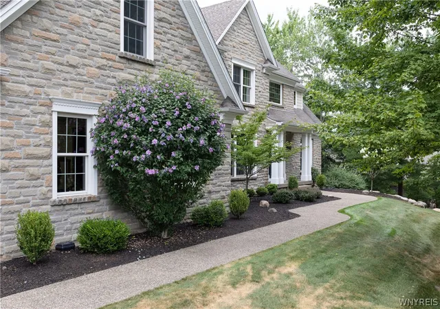 Photo 3 of Single family home for sale at 55 Grand View Trl, Orchard Park, NY 14127 | MLS# B1702260 | Listing updated on 2026-09-15