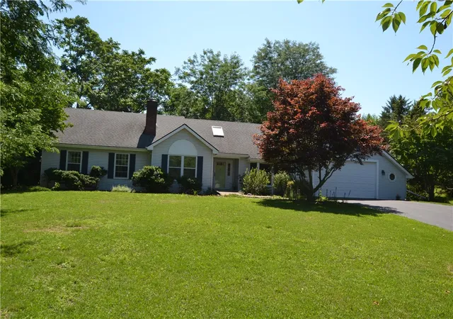 Photo 3 of Sale Pending at 127 Galvin Ct, Farmington, NY 14425 | MLS# R1703792 | Listing updated on 2026-08-13