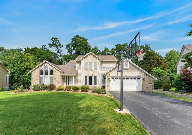 Photo 2 of Sale Pending at 42 Pointe Vintage Dr, Rochester, NY 14626 | MLS# R1703653 | Listing updated on 2026-09-08