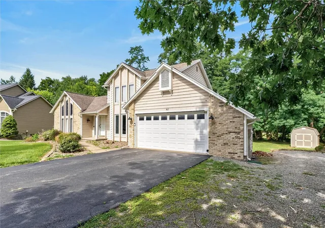 Photo 3 of Sale Pending at 42 Pointe Vintage Dr, Rochester, NY 14626 | MLS# R1703653 | Listing updated on 2026-09-08