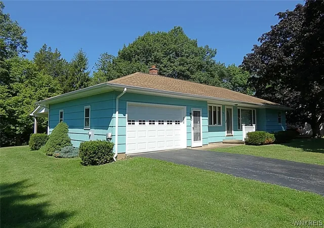 Photo 2 of Sale Pending at 1976 Creekside Dr, Burt, NY 14028 | MLS# B1703690 | Listing updated on 2026-08-18
