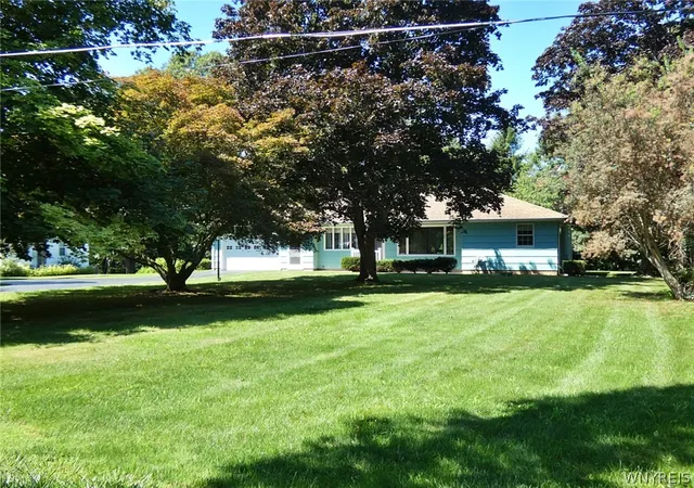 Photo 3 of Sale Pending at 1976 Creekside Dr, Burt, NY 14028 | MLS# B1703690 | Listing updated on 2026-08-18