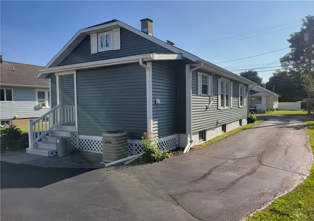 Photo 3 of Sale Pending at 805 Cedar St, Elmira, NY 14904 | MLS# R1701739 | Listing updated on 2026-09-09