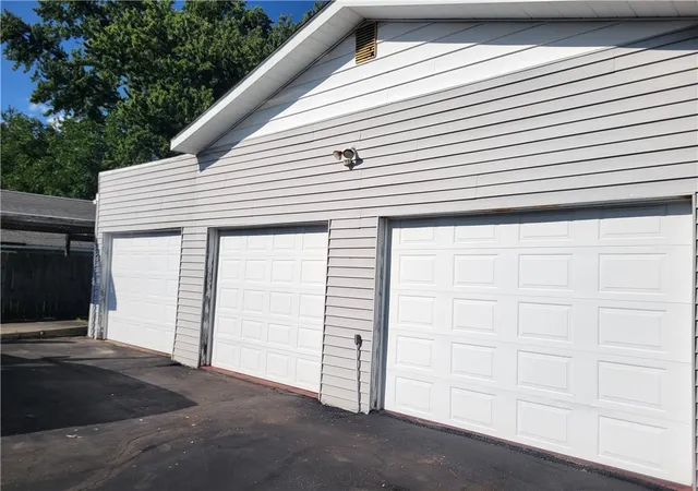 Photo 4 of Sale Pending at 805 Cedar St, Elmira, NY 14904 | MLS# R1701739 | Listing updated on 2026-09-09