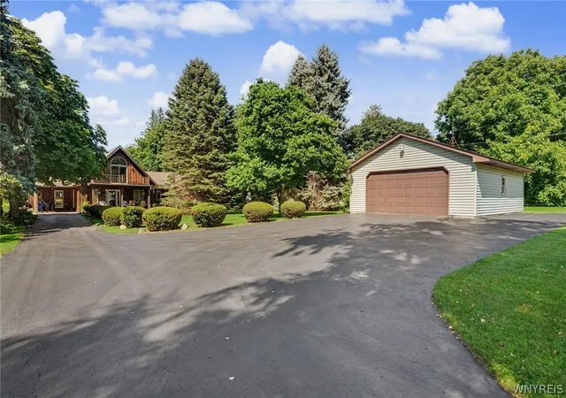 Photo 4 of Sale Pending at 4759 E Lake Rd, Burt, NY 14028 | MLS# B1703387 | Listing updated on 2026-08-28