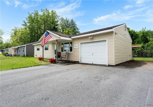 Photo 3 of Sale Pending at 7939 Rinaldo Blvd E, Bridgeport, NY 13030 | MLS# S1703963 | Listing updated on 2026-09-01