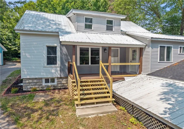 Photo 2 of Single family home for sale at 833 County Route 14, Fulton, NY 13069 | MLS# R1703692 | Listing updated on 2026-08-04