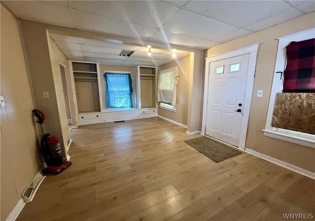 Photo 3 of Single family home for sale at 1611 Linwood Ave, Niagara Falls, NY 14305 | MLS# B1703842 | Listing updated on 2026-08-04