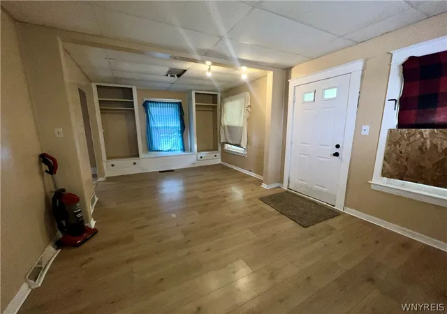 Photo 3 of Single family home for sale at 1611 Linwood Ave, Niagara Falls, NY 14305 | MLS# B1703842 | Listing updated on 2026-08-04