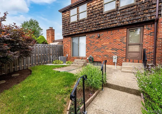 Photo 3 of Sale Pending at 255 Wedgewood Dr, Williamsville, NY 14221 | MLS# B1703925 | Listing updated on 2026-09-11