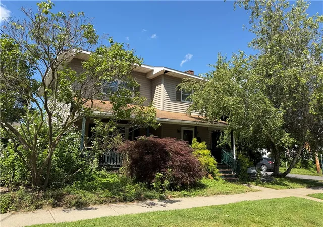 Photo 2 of Sale Pending at 49 Park Ave, Auburn, NY 13021 | MLS# R1662209 | Listing updated on 2026-09-06