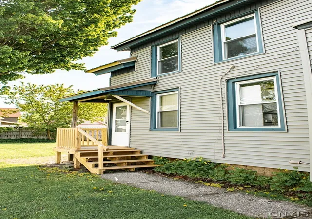 Photo 3 of Single family home for sale at 114 W Thomas St, Rome, NY 13440 | MLS# S1704027 | Listing updated on 2026-08-29