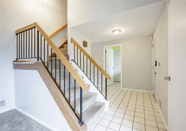 Photo 3 of Sale Pending at 1010 Maiden Ln, Rochester, NY 14615 | MLS# R1703985 | Listing updated on 2026-09-10