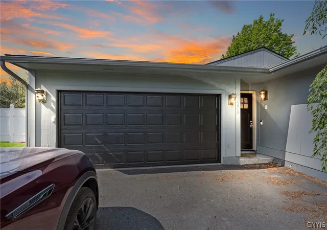 Photo 1 of Single family home for sale at 4040 Winterpark Dr, Liverpool, NY 13090 | MLS# S1703240 | Listing updated on 2026-08-31