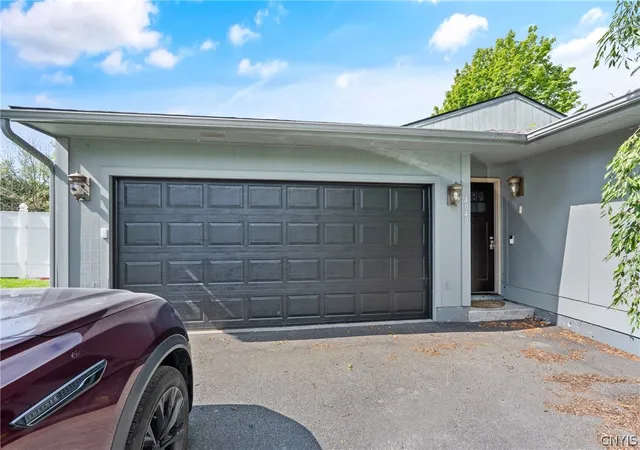 Photo 2 of Single family home for sale at 4040 Winterpark Dr, Liverpool, NY 13090 | MLS# S1703240 | Listing updated on 2026-08-31