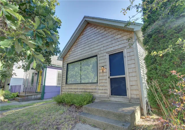 Photo 2 of Single family home for sale at 38 Brayton St, Buffalo, NY 14213 | MLS# B1703785 | Listing updated on 2026-08-21