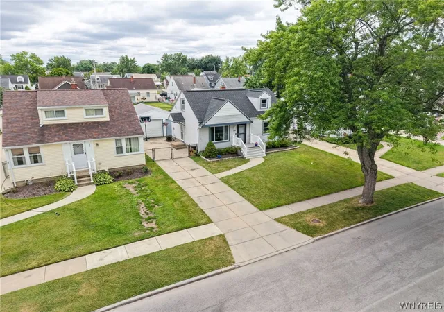 Photo 3 of Sale Pending at 130 Calvin Ct N, Tonawanda, NY 14150 | MLS# B1701394 | Listing updated on 2026-09-01