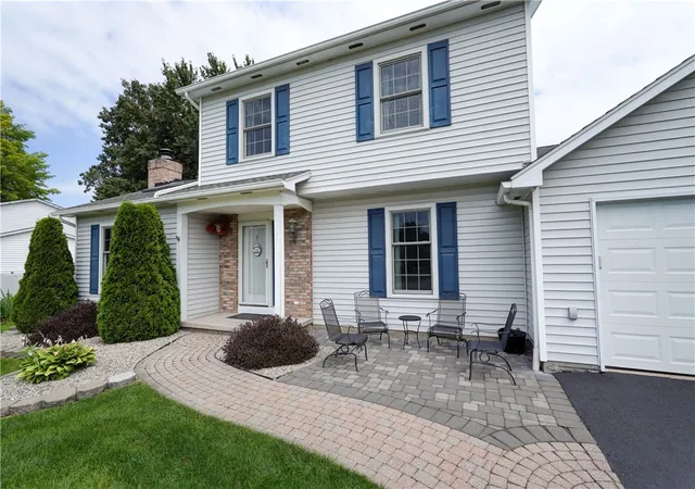 Photo 3 of Sale Pending at 213 Talon Run, Rochester, NY 14612 | MLS# R1704124 | Listing updated on 2026-08-16