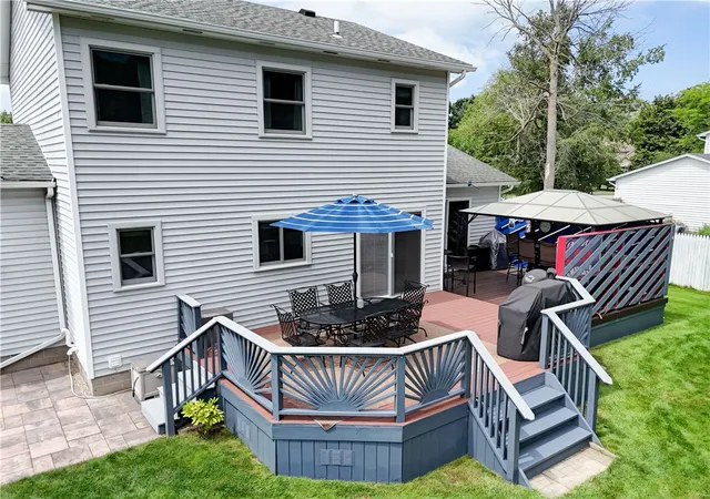 Photo 4 of Sale Pending at 213 Talon Run, Rochester, NY 14612 | MLS# R1704124 | Listing updated on 2026-08-16