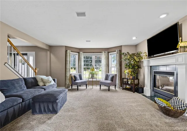 Photo 4 of Sale Pending at 268 Jonquil Ln, Rochester, NY 14612 | MLS# R1703132 | Listing updated on 2026-08-16