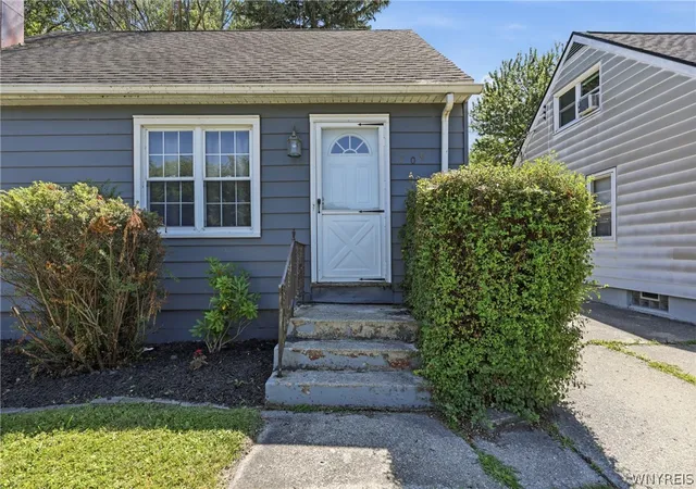 Photo 3 of Sale Pending at 209 S Legion Dr, Buffalo, NY 14220 | MLS# B1703877 | Listing updated on 2026-08-18
