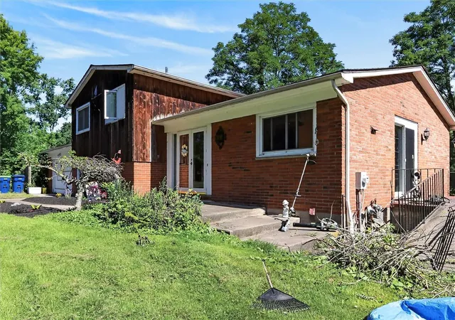 Photo 3 of Sale Pending at 379 High St Ext, Fairport, NY 14450 | MLS# R1703267 | Listing updated on 2026-08-08