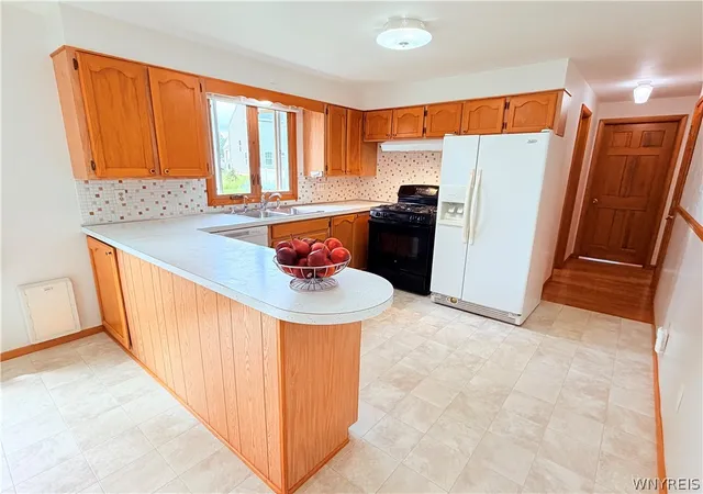 Photo 3 of Single family home for sale at 6410 Deanna Dr, Hamburg, NY 14075 | MLS# B1704139 | Listing updated on 2026-09-12