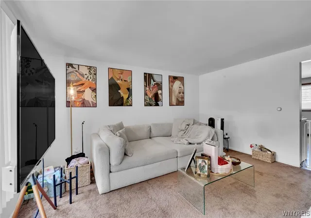 Photo 3 of Sale Pending at 17 W Summerset Ln, Buffalo, NY 14228 | MLS# B1702180 | Listing updated on 2026-08-31