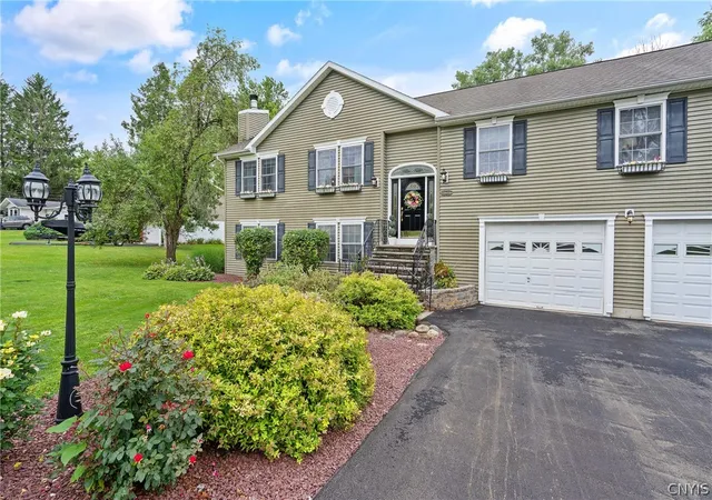 Photo 3 of Sale Pending at 23 Commane Rd, Baldwinsville, NY 13027 | MLS# S1703858 | Listing updated on 2026-09-08