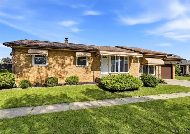 Photo 2 of Sale Pending at 301 Homecrest Dr, Buffalo, NY 14226 | MLS# B1704150 | Listing updated on 2026-08-13
