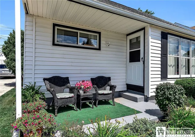 Photo 2 of Sale Pending at 171 Eiseman Ave, Buffalo, NY 14217 | MLS# R1704196 | Listing updated on 2026-08-17