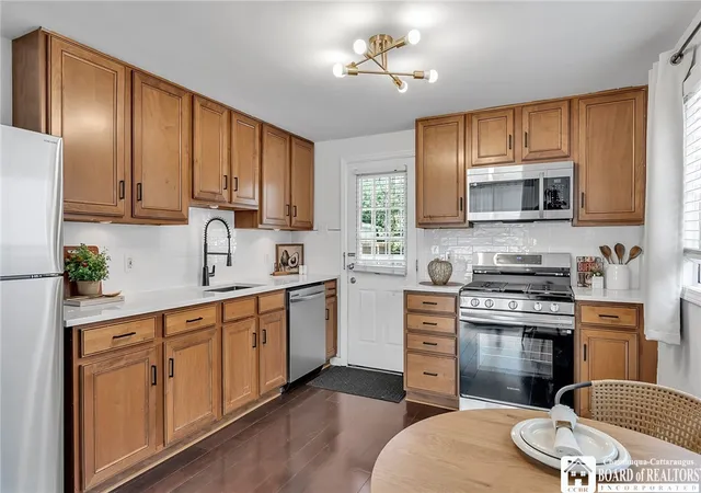 Photo 3 of Sale Pending at 171 Eiseman Ave, Buffalo, NY 14217 | MLS# R1704196 | Listing updated on 2026-08-17