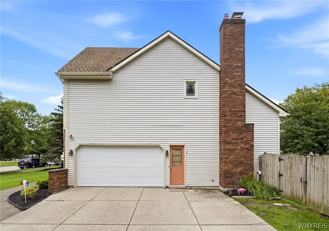 Photo 3 of Sale Pending at 124 Kingsview Ct, Buffalo, NY 14221 | MLS# B1703948 | Listing updated on 2026-09-01